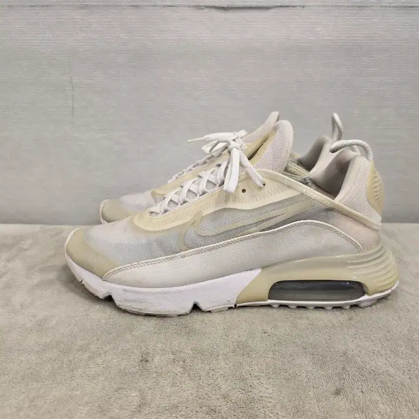 [BUNJANG] Nike Air Max 2090 White Sneakers / 나이키 에어맥스 2090 화이트 운동화 270