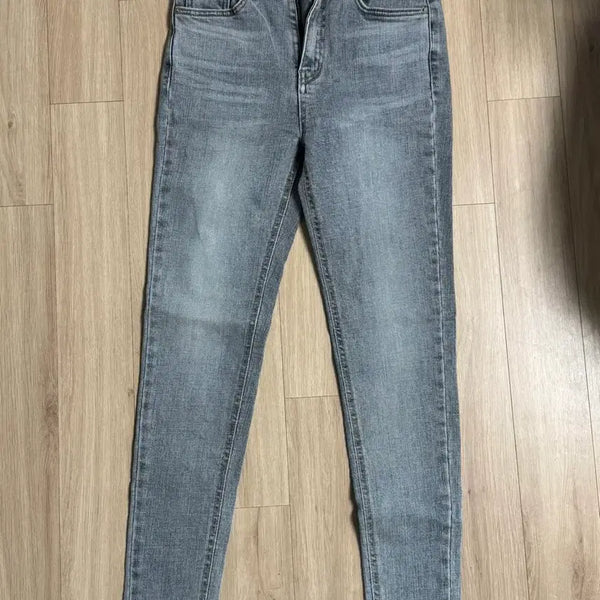 [BUNJANG] Pale Jade Fine Cherry Skinny Jeans Light Blue S Size / 페일제이드 파인체리 스키니진 연청 s사이즈