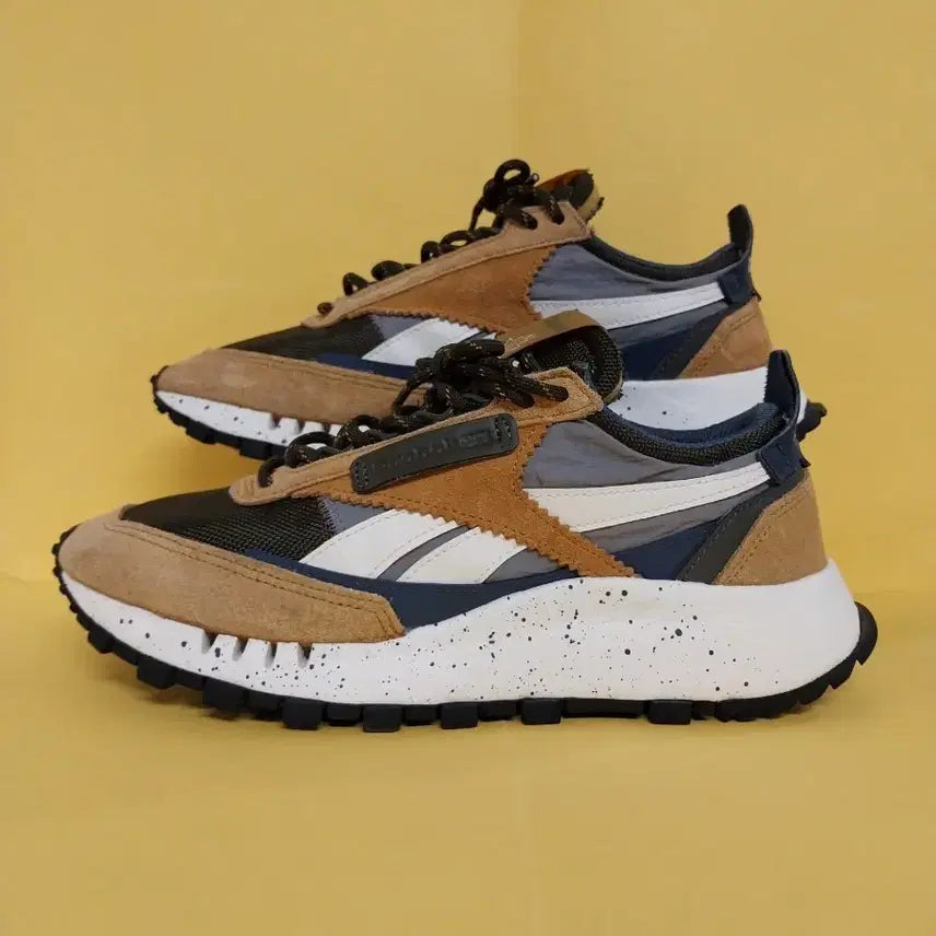 [BUNJANG] Reebok Classic Leather Legacy Unisex Sneakers (245) / 남녀공용 리복 운동화 (245)