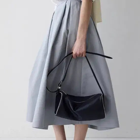 [BUNJANG] R2W Mille Leather Cylinder Bag Navy / R2W의 밀레 레더 실린더 백 네이비