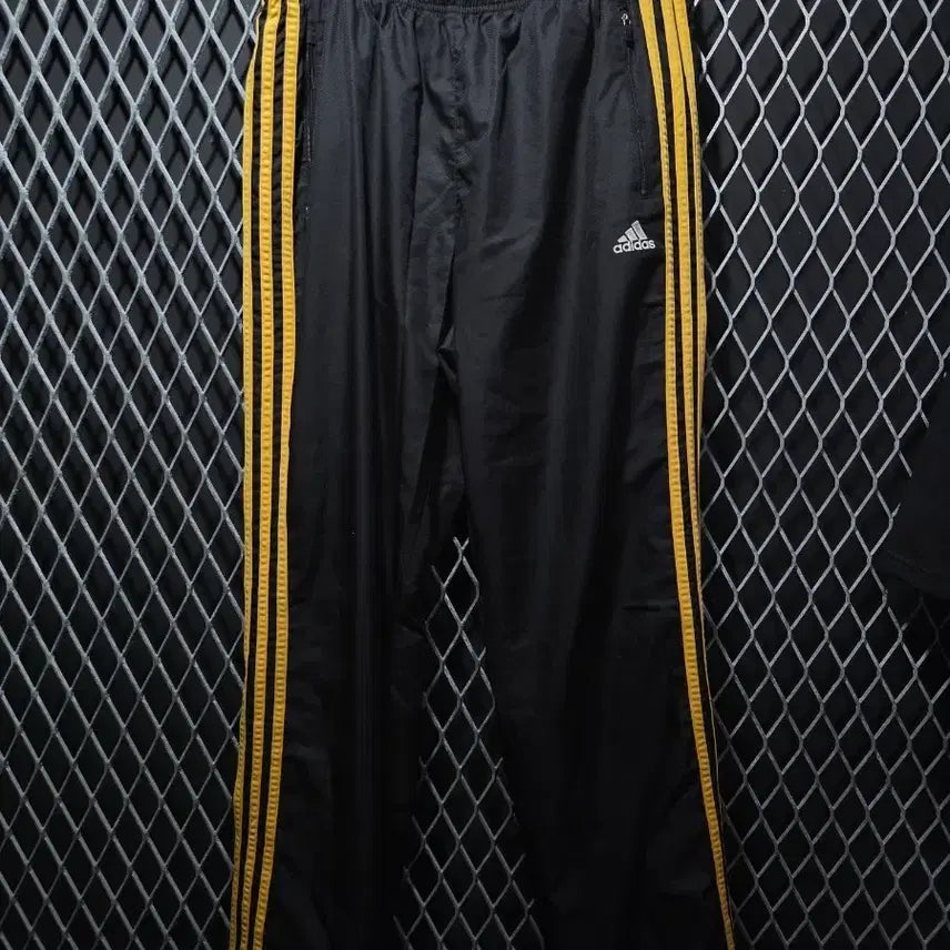 [BUNJANG] Adidas Track Pants Size 105 / 아디다스 트랙팬츠 105
