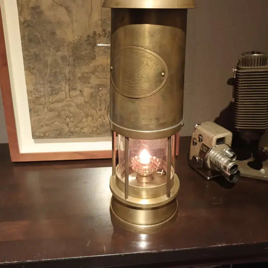 [BUNJANG] Vintage Royal Navy Oil Lamp Miner's Lantern / 빈티지 영국 ROYAL NAVY 오일램프 광부 랜턴