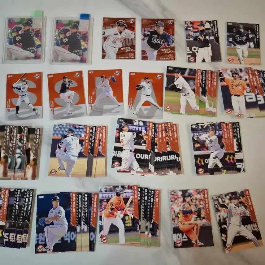 [BUNJANG] Hanwha Eagles Moon Dong-ju Baseball Cards Bundle Set (Includes 2 Holo Parallel Cards) / KBO카드 한화 문동주 홀로패러렐 2장 포함 일괄