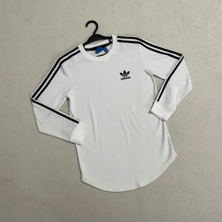 [BUNJANG] Adidas Long Sleeve Sweatshirt Size S / S 아디다스 긴팔 맨투맨 B.3868