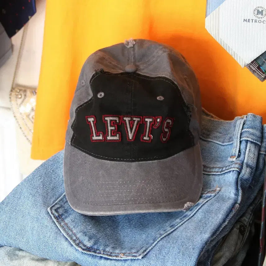 [BUNJANG] Levi's Damaged Embroidered Ball Cap / (착용컷) 리바이스 데미지 자수 볼캡