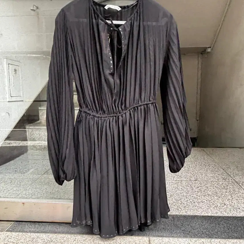 [BUNJANG] ZARA Pleated Chiffon Mini Dress (Black) / ZARA 플리츠 쉬폰 미니 원피스 (블랙)