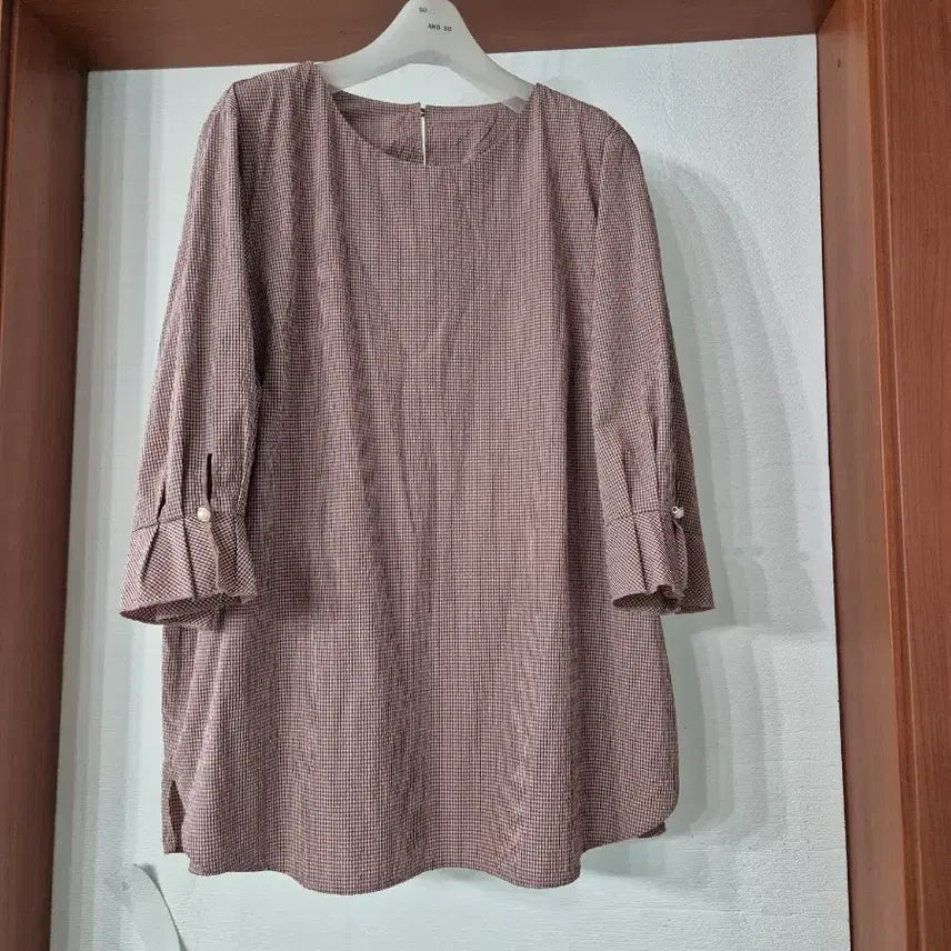 [BUNJANG] Pearl Button Plaid Blouse - 3/4 Sleeve / 체크무늬 블라우스 3부소매 진주 단추