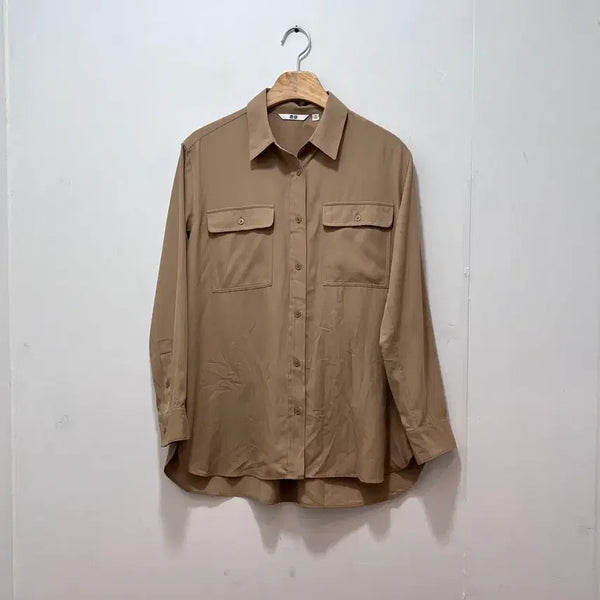 [BUNJANG] Uniqlo Two-Pocket Beige Shirt (Men's M, Women's Free) / Uniqlo 유니클로 투포켓 베이지 셔츠 (남성M, 여성free)