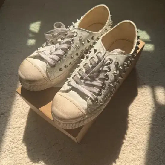 [BUNJANG] Metalgenkie Studded Sneakers White Size 37 / 메탈지엔키 스터드 스니커즈 화이트 37/240