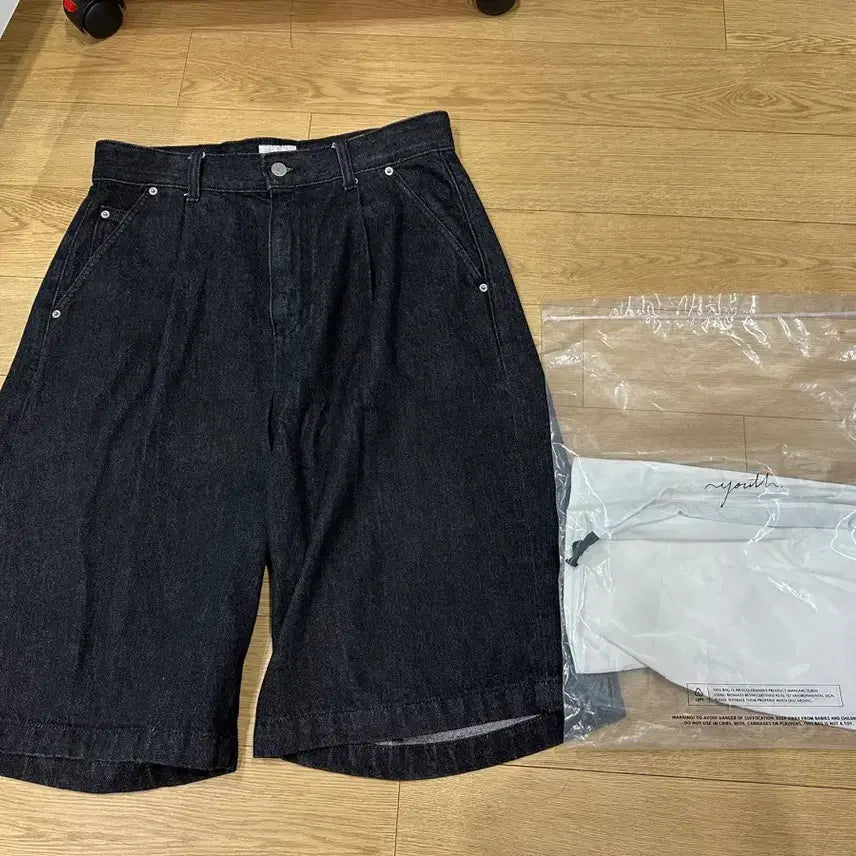 [BUNJANG] YOUTH Half Denim Bermuda Washed Black Size S / 유스 하프 데님 버뮤다 워시드 블랙 S사이즈
