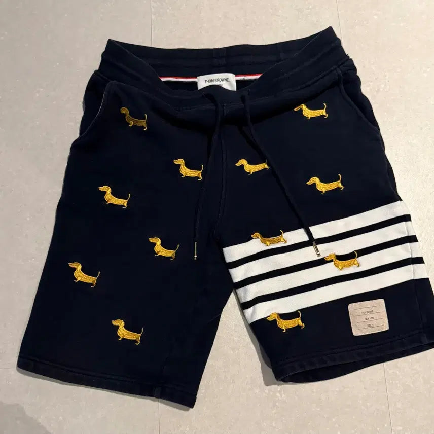 [BUNJANG] Thom Browne Dachshund Embroidered Navy Shorts / 톰브라운 닥스훈트 반바지 네이비