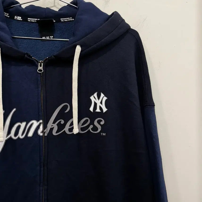 [BUNJANG] New Era New York Yankees Colorblock Oversized Hoodie Zip-up / 뉴에라 뉴욕 양키스 배색 오버핏 후드집업