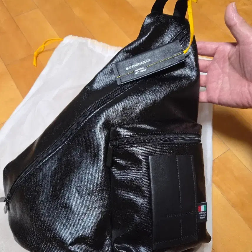[BUNJANG] Mandarin Duck Sling Bag / 만다리나덕 슬링백