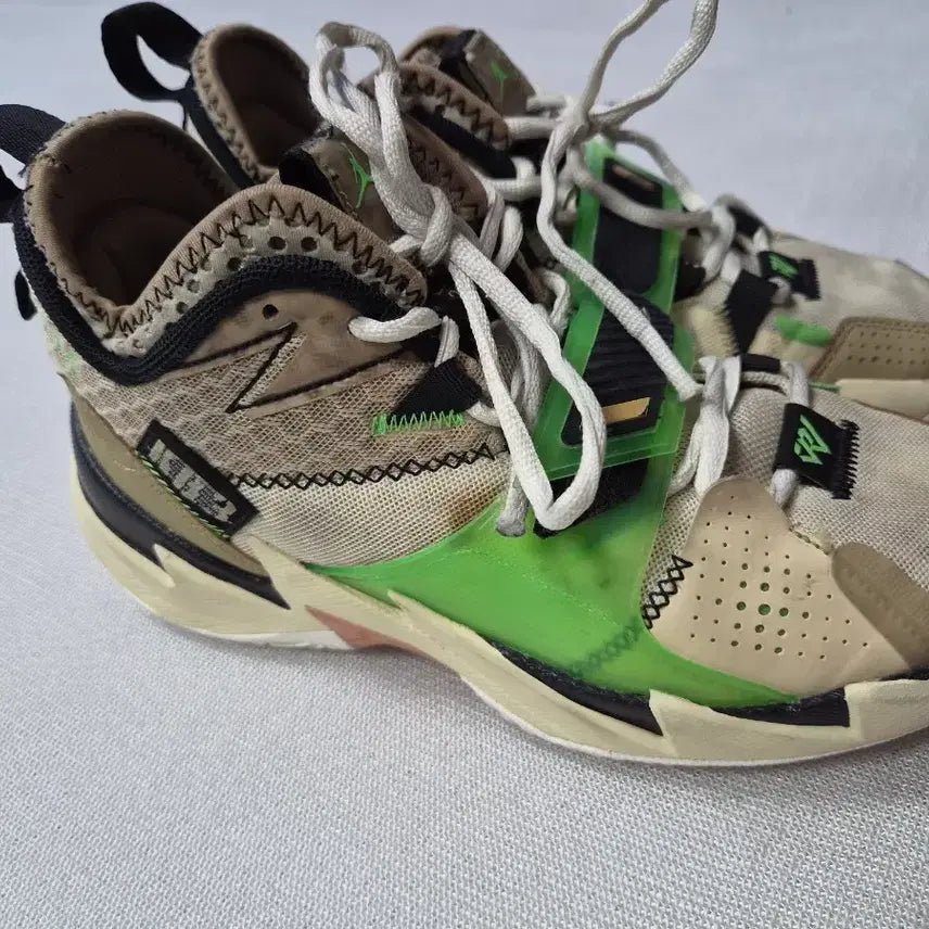 [BUNJANG] Jordan Westbrook 0.3 Khaki Fluorescent Sneakers Size 250 / 조던 웨스트브룩 0.3 카키 형광 스니커즈 250