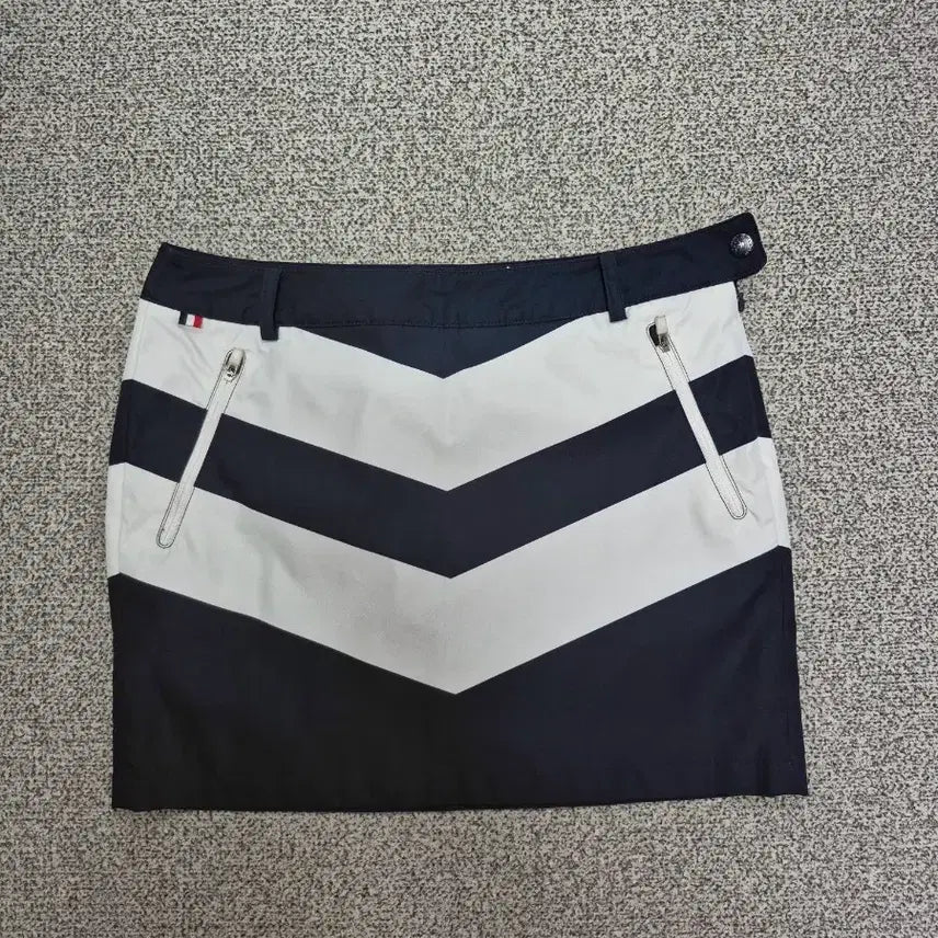 [BUNJANG] CASTELBAJAC Golf Skirt Navy V-Pattern Polyester / 까스텔바작 골프 스커트