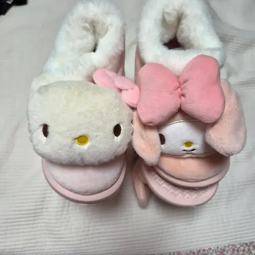[BUNJANG] Sanrio Characters Fuzzy Slippers Pink Bundle Set / 산리오 캐릭터 털 슬리퍼 핑크일괄
