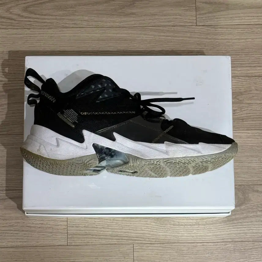 [BUNJANG] Air Jordan Why Not Zer0.3 Black/White Sneakers / 에어조던 와이낫제로 3 블랙화이트 300
