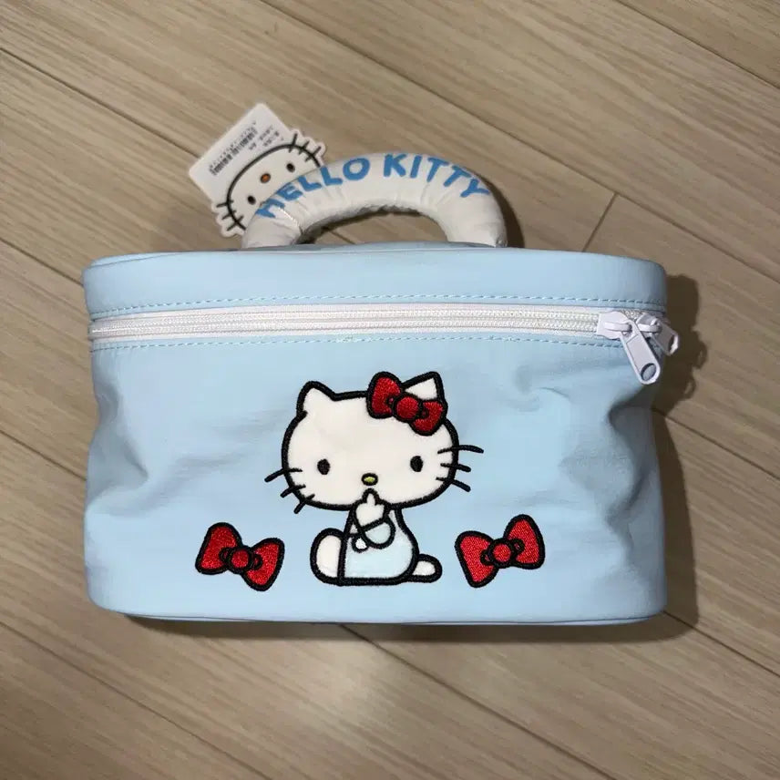 [BUNJANG] Sanrio Hello Kitty Sky Blue Makeup Travel Pouch / 산리오 헬로키티 키티 하늘색 메이크업 여행 파우치 새상품 정품