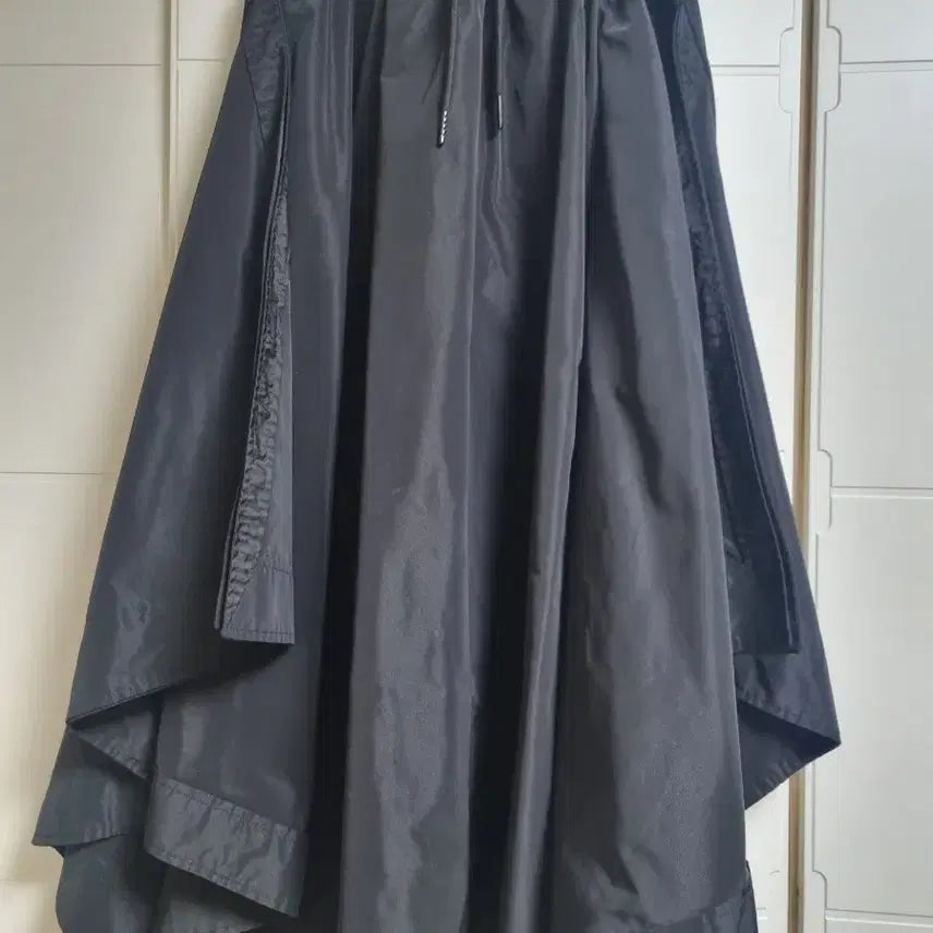 [BUNJANG] General Idea Black Asymmetrical Skirt / 블랙 언발란스 스커트,제네럴아이디어