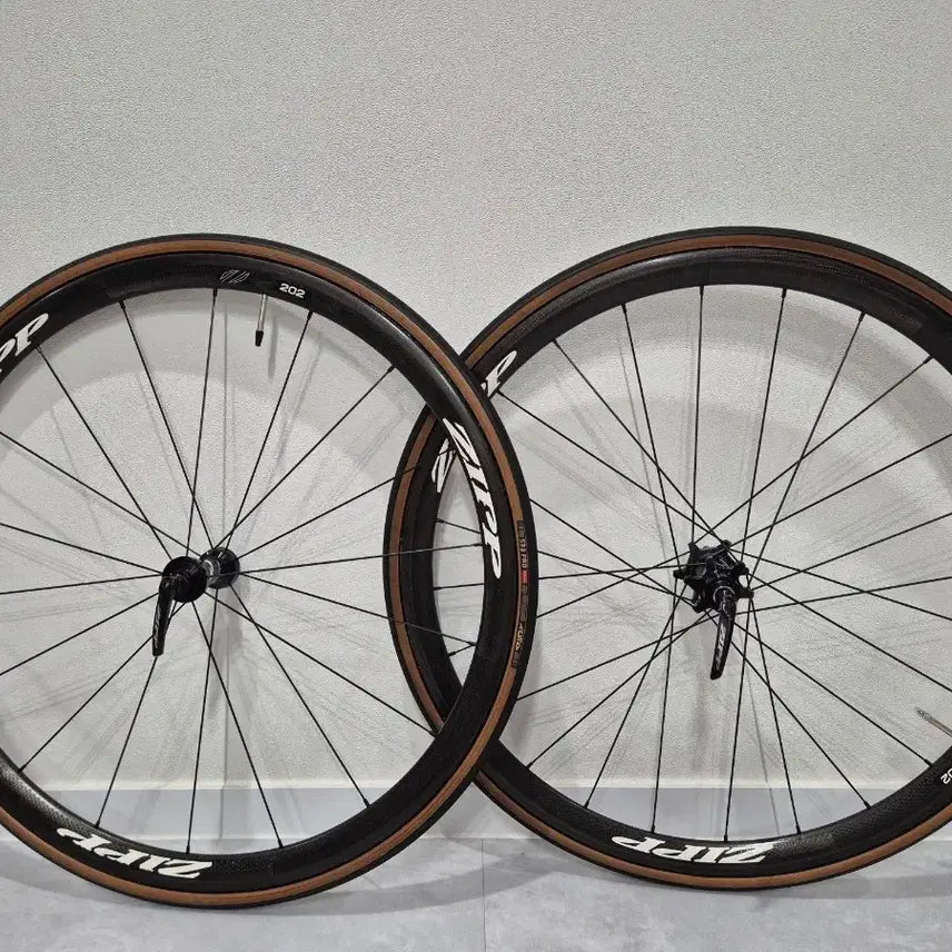 [BUNJANG] Zipp 202 Carbon Mid-Profile Road Bike Wheelset - Campagnolo Body, Tubular / ZIPP 202 카본 미들림 로드 자전거 휠셋 캄파놀로 바디 투포 튜블러