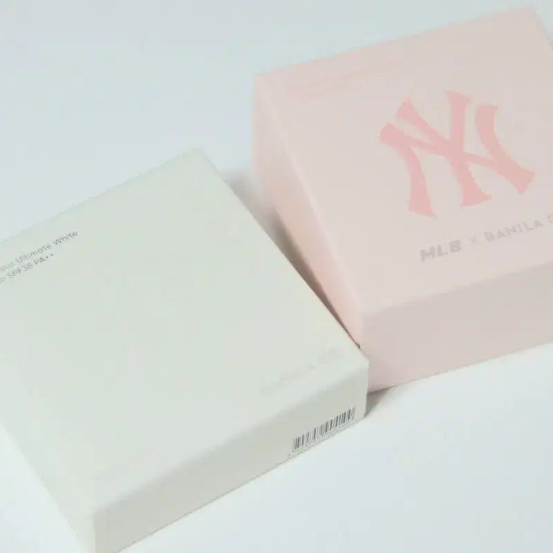 [BUNJANG] Banila Co. x MLB Covericious Ultimate White Cushion SPF50+ PA++++ (Light, 19) Sealed / 바닐라코 MLB 콜라보 커버리셔스 얼티밋 화이트 쿠션 19 라이트 미개봉