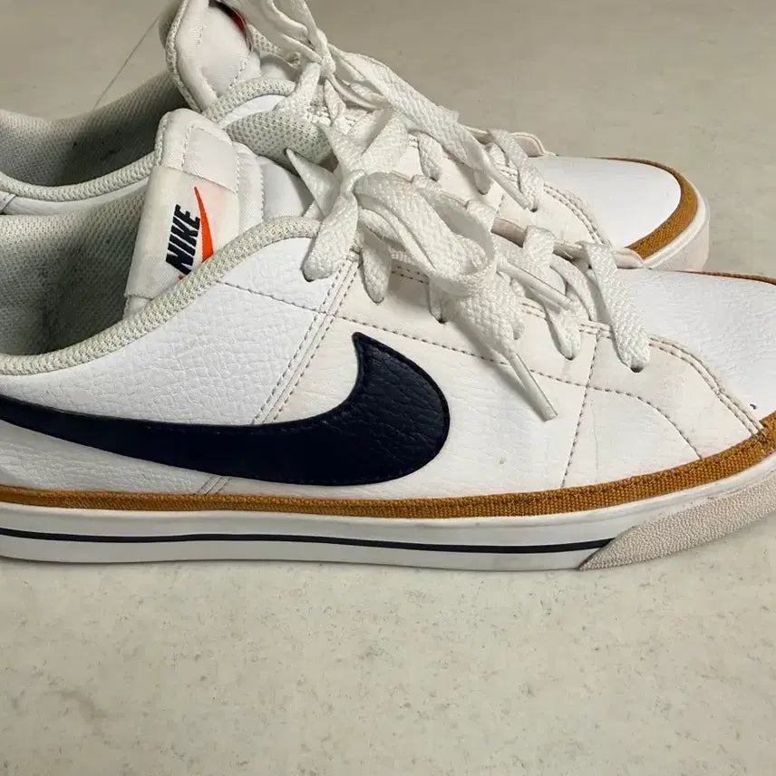 [BUNJANG] Nike Air Force 1 Low White/Navy/Gold Sneakers Size 280 / 나이키 에어포스 1 로우 화이트/네이비/골드 사이즈280