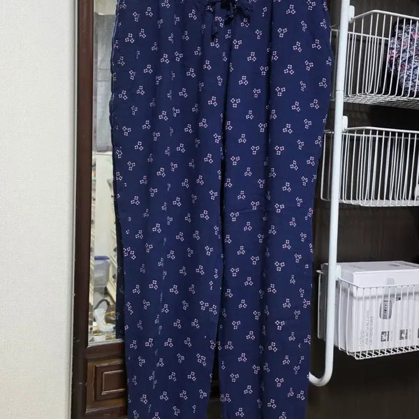[BUNJANG] Uniqlo Navy Floral Pattern Homewear Pants M / 29900원 유니클로 M(55)네이비 꽃무늬 패턴 홈웨어 바지