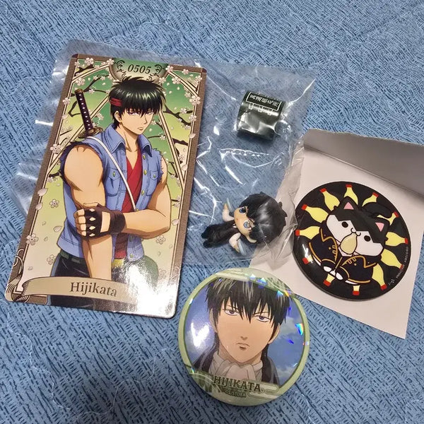 [BUNJANG] Gintama Hijikata Toshirou Mega Cat Badge & Ochakomo Figure Bundle Set / [일괄] 은혼 히지카타 토시로 메가켓 뱃지 오챠토모 피규어 판매