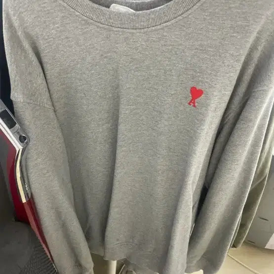 [BUNJANG] AMI Small Logo Sweatshirt / 아미 스몰로고 맨투맨 판매합니다
