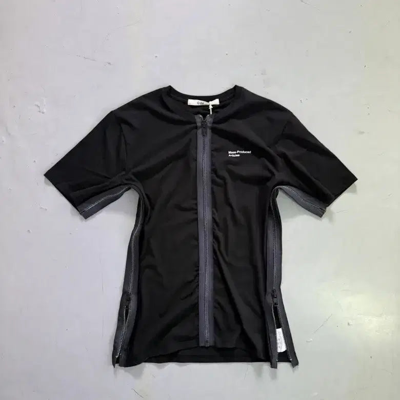 [BUNJANG] Plastic Product Zipper Short Sleeve T-Shirt - Size M / 플라스틱 프로덕트 지퍼 반팔 M