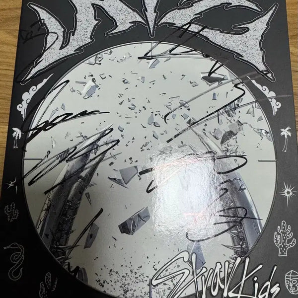 [BUNJANG] Stray Kids Ate Album Signed by All Members (Promotional) / 스트레이키즈 straykids 친필싸인 에이트 ate 앨범 (비매)