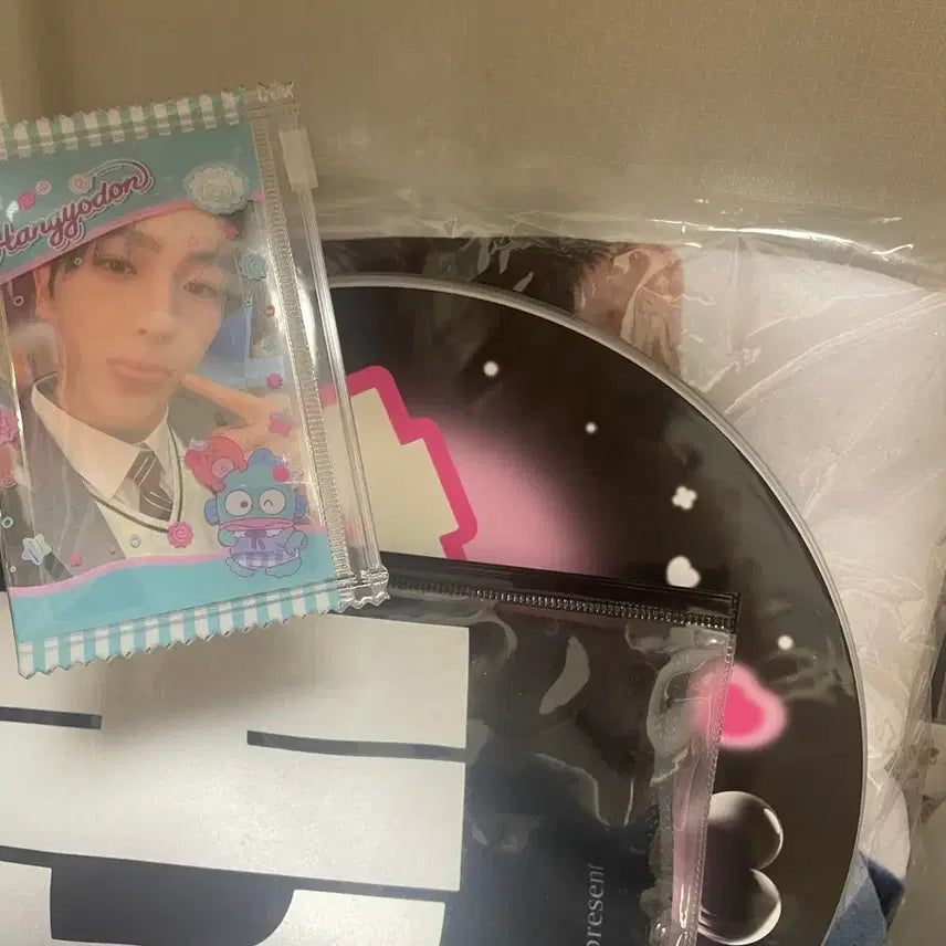 [BUNJANG] Boy Group Fan Goods Bundle Set (Blanket & Photocard, 2 Uchiwas, Slogan) / 급처) 현재 담요&포카 / 우치와2개 / 슬로건 판매