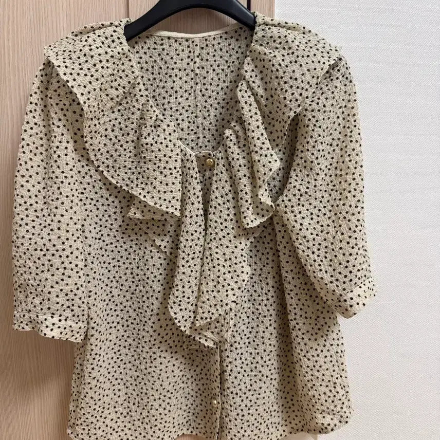 [BUNJANG] Mine Dot Frill Blouse / 마인 도트 블라우스