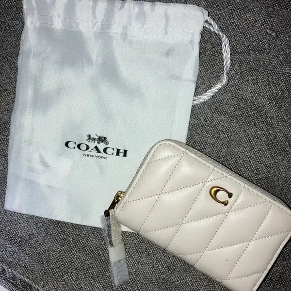 [BUNJANG] Coach Essential Small Zip Around Card Case Pillow White / 코치 카드지갑 화이트(코치 에센셜 스몰 집 어라운드 카드 케이스 필로우)