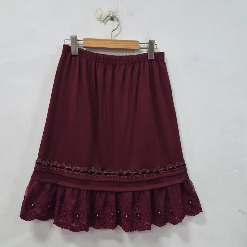 [BUNJANG] axes femme Burgundy Lace Hem Midi Skirt / axes femme 버건디 레이스 밑단 스커트