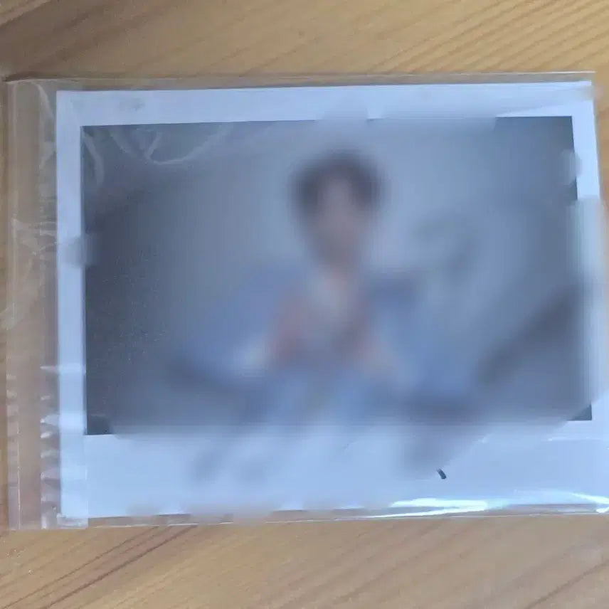 [BUNJANG] Kim Soo Chan Signed Polaroid Photo / 김수찬 싸인 폴라로이드