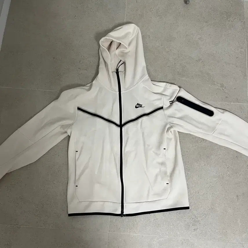 [BUNJANG] NEIKIDNIS Tech Pack White Rare Size L / 너이키 테크팩 흰색 희귀