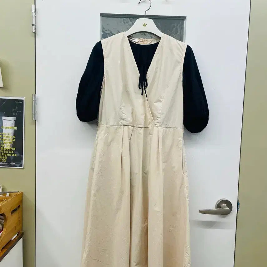 [BUNJANG] Beige Sleeveless Wrap Dress + Black Cotton Blouse Set / 베지색민소매원피스+블렉면 블라우스