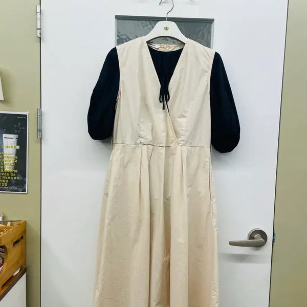 [BUNJANG] Beige Sleeveless Wrap Dress + Black Cotton Blouse Set / 베지색민소매원피스+블렉면 블라우스