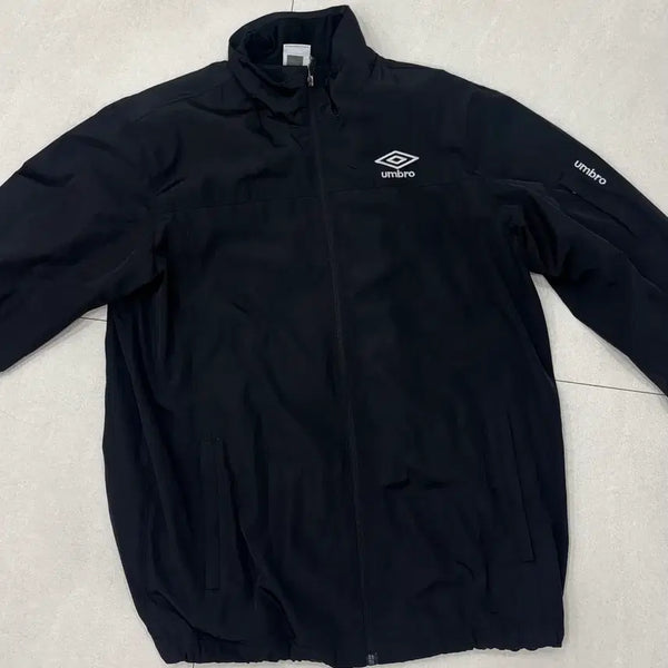 [BUNJANG] Umbro Windbreaker Black / 엄브로 바람막이 검정
