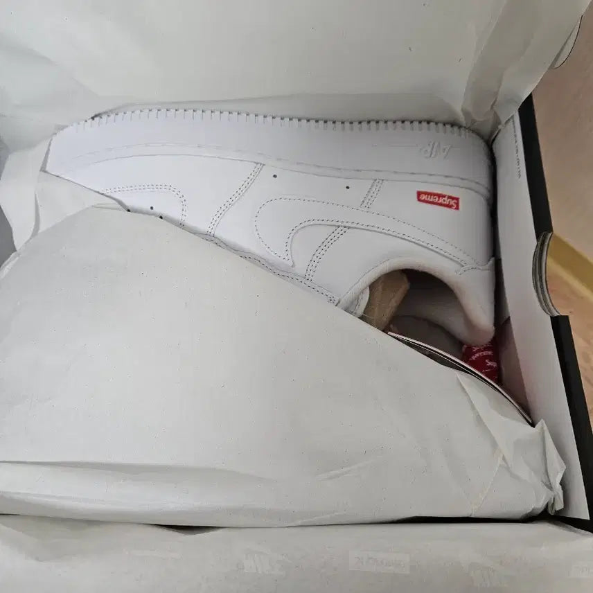 [BUNJANG] Nike x Supreme Air Force 1 '07 All White Sneakers (275) / 나이키 x 슈프림 에어포스 올백 275 새제품