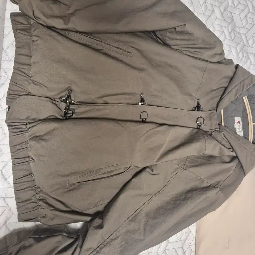 [BUNJANG] DAN STUDIO Buckle Padding L Khaki / 단스튜디오 버클 패딩 L