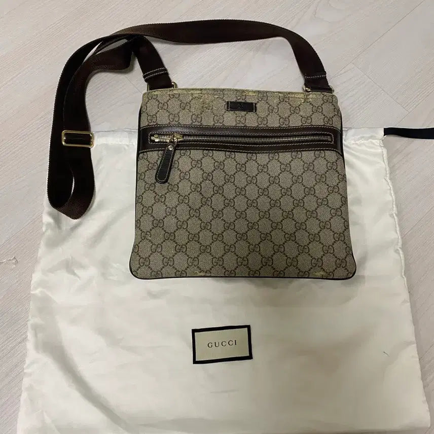 [BUNJANG] Gucci Supreme Canvas Crossbody Bag / 구찌 슈프림 크로스백