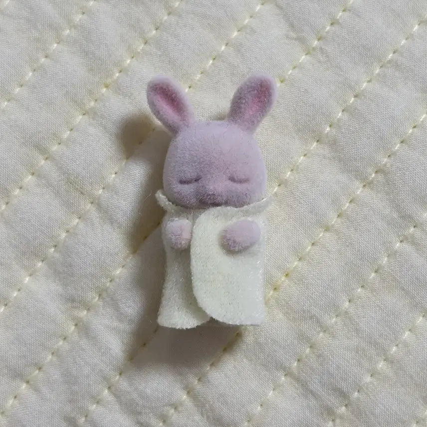 [BUNJANG] Sylvanian Families Baby Flower Garden Friends Secret & Baby Bed Set / 실바니안 아기 꽃밭 친구 시크릿&아기 침대 세트