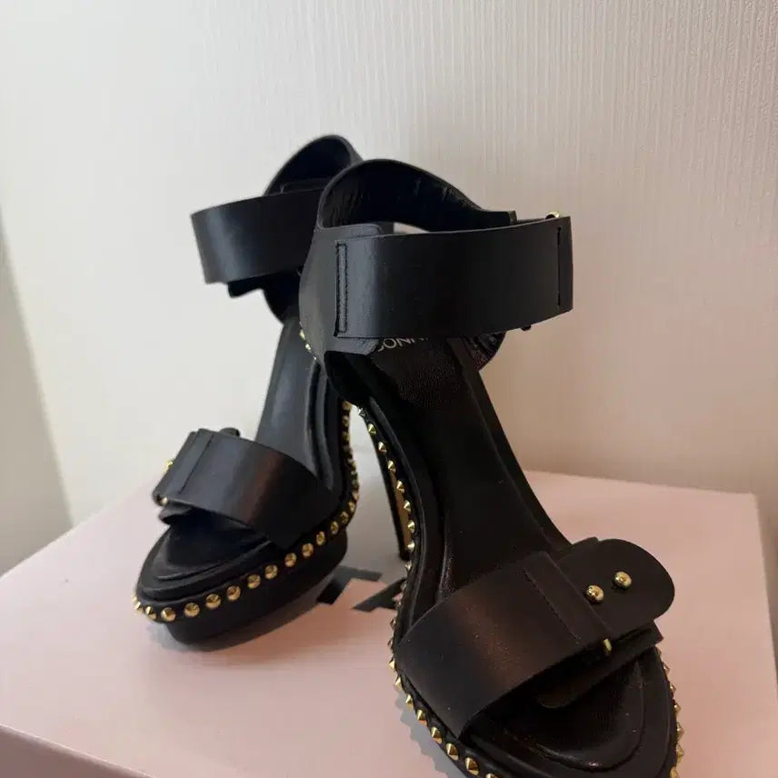 [BUNJANG] SUECOMMA BONNIE Black Studded Sandal Heels / 슈콤마보니 블랙 스터드 샌들 힐 채정안