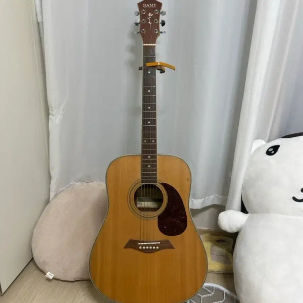 [BUNJANG] DAME Acoustic Guitar Bundle / DAME 통기타 판매합니다. (가방,카포타스토,기타스탠드 포함)