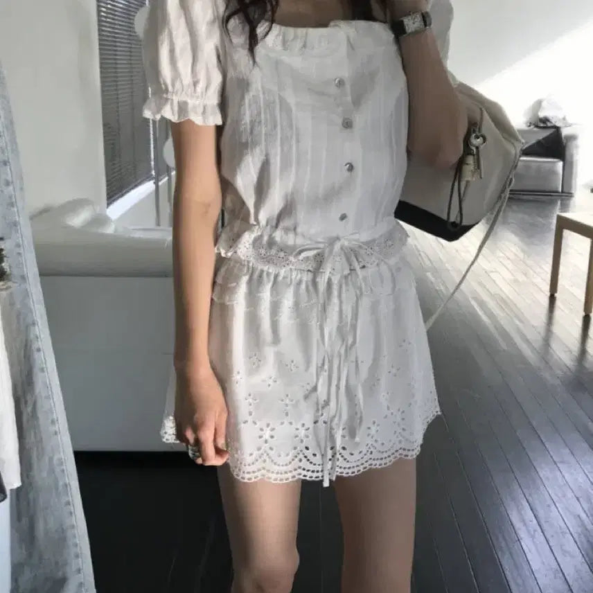 [BUNJANG] W.e.a. Square Neck Blouse / 위아 스퀘어넥 블라우스
