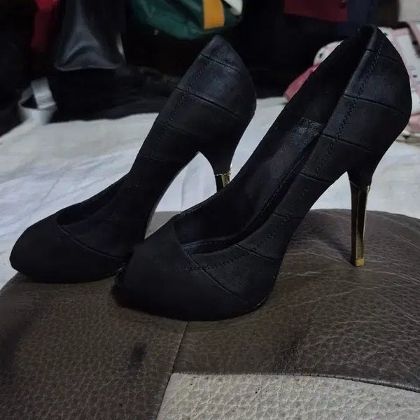 [BUNJANG] Louis Vuitton Gold-Tone Accents Genuine Leather Heels / 루이비통   ( 금장배색)  천연가죽   구두