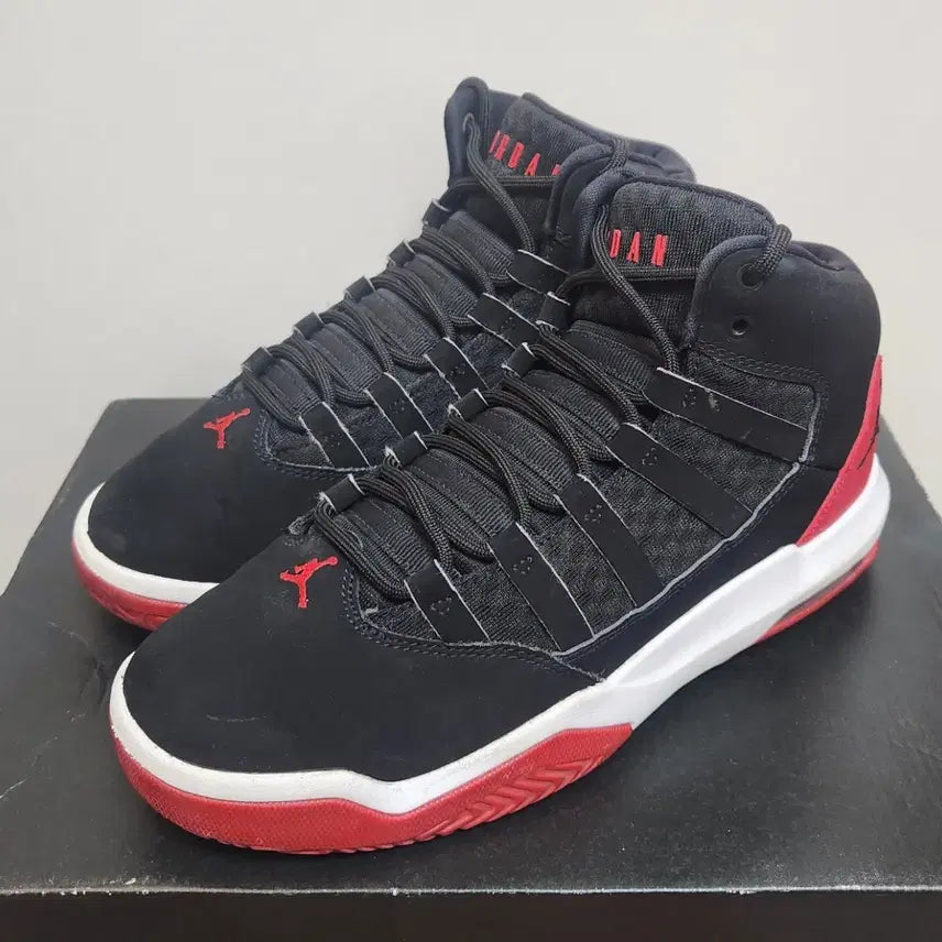 [BUNJANG] Nike Jordan Max Aura Bred Basketball Shoes / 나이키 조던 맥스 아우라 브레드 240mm 농구화