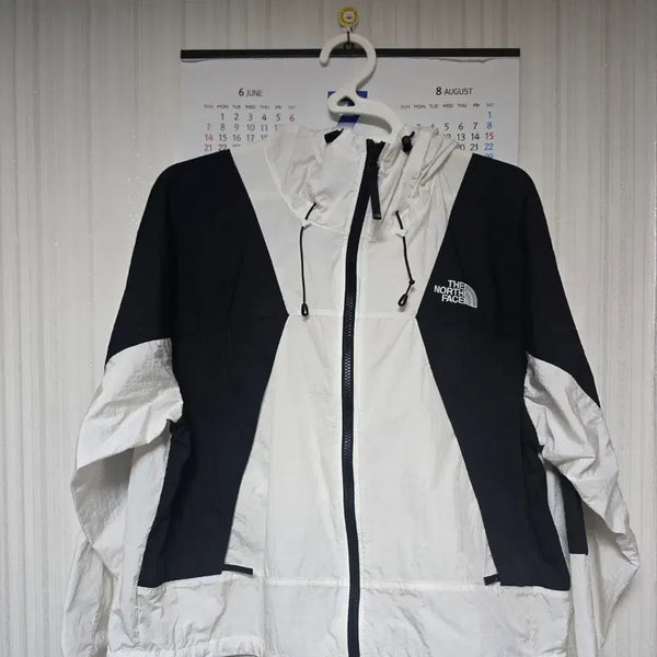 [BUNJANG] The North Face Windbreaker Jacket Black/White / 노스페이스 바람막이 블랙/화이트